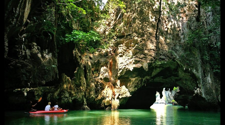 1483687005-james-bond-island-by-speed-boat-3